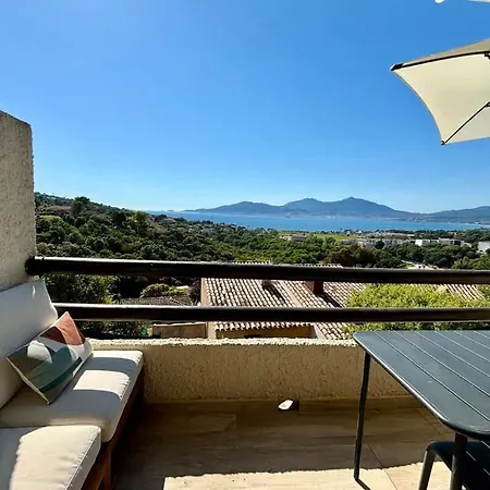 Vue A Piscine Et Parking Apartment