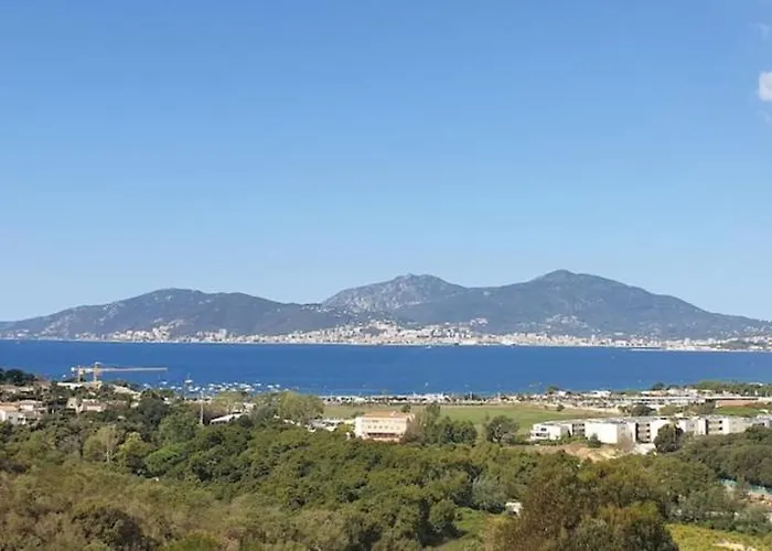 Vue A Piscine Et Parking Porticcio