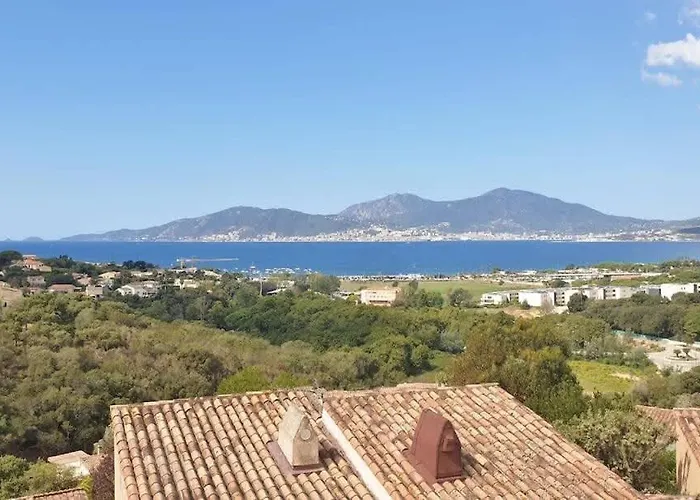 Vue A Piscine Et Parking *