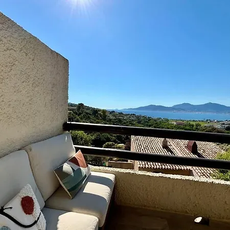 Vue A Piscine Et Parking *