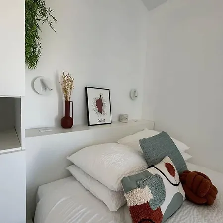 Vue A Piscine Et Parking Lägenhet