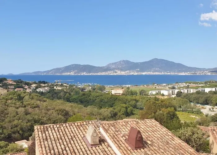 Vue A Piscine Et Parking Porticcio (Corsica)