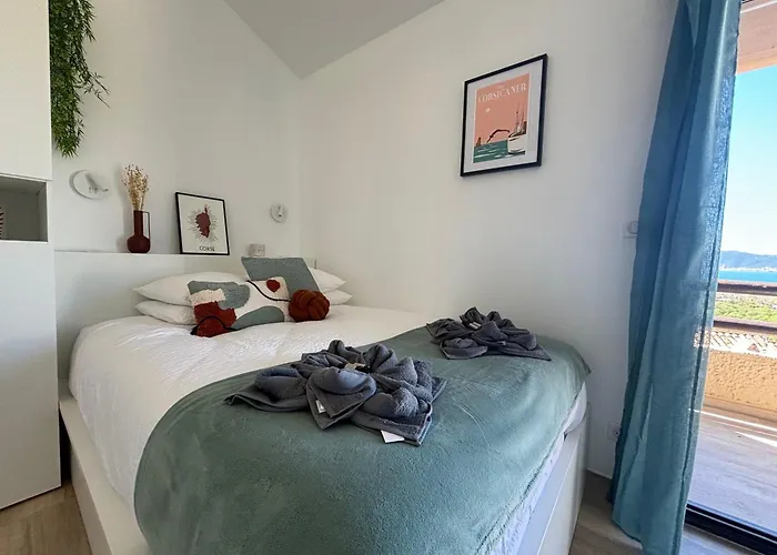 Vue A Piscine Et Parking Apartmán *