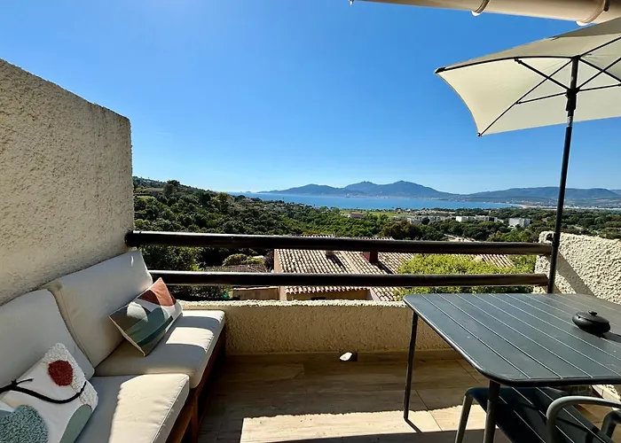Vue A Piscine Et Parking Porticcio (Corsica)