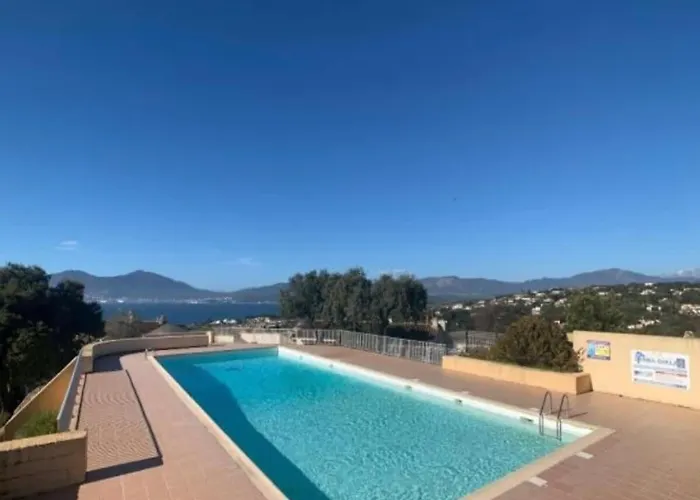 Vue A Piscine Et Parking *